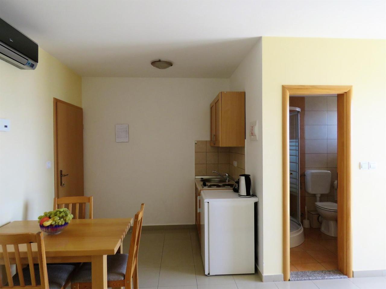 Apartments Kojan Omiš Zewnętrze zdjęcie